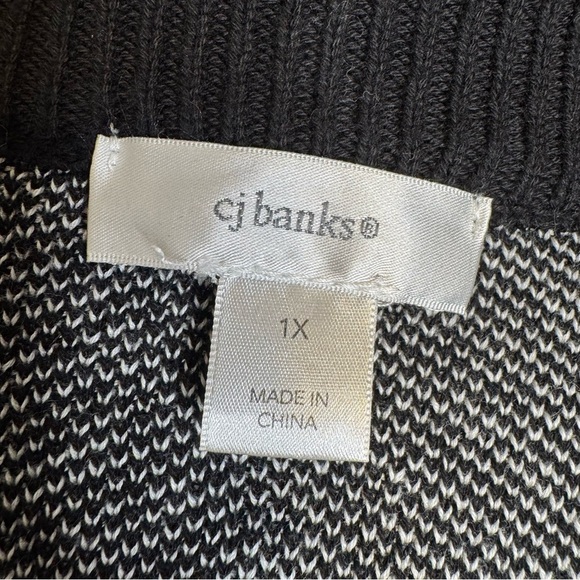 CJ Banks Black and White Zippered Cardigan with Geometric Pattern 1X - Picture 9 of 11